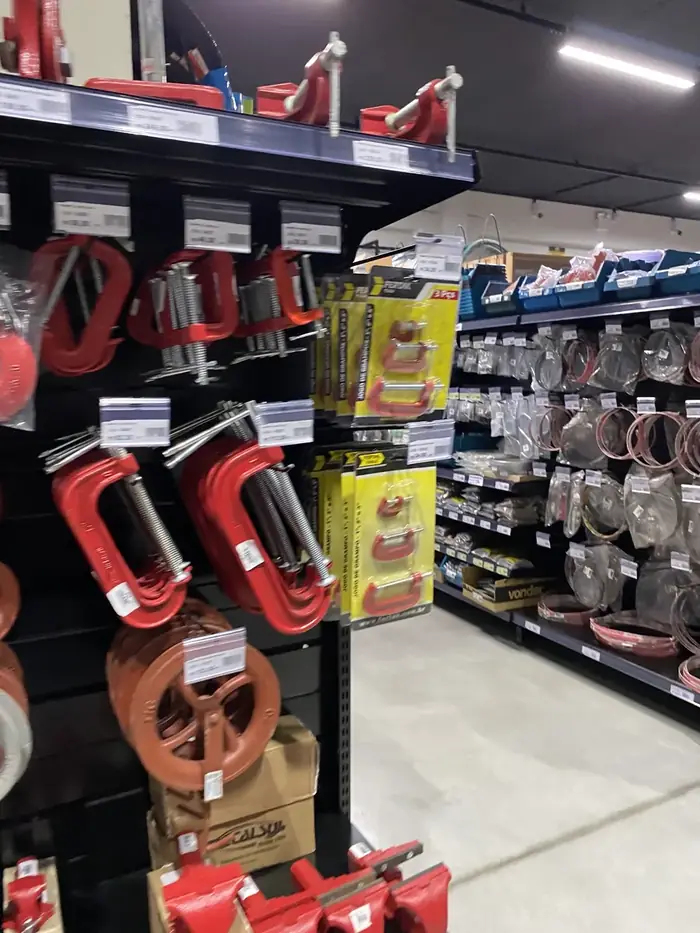 Grampos e ferramentas de fixação na Menestrina